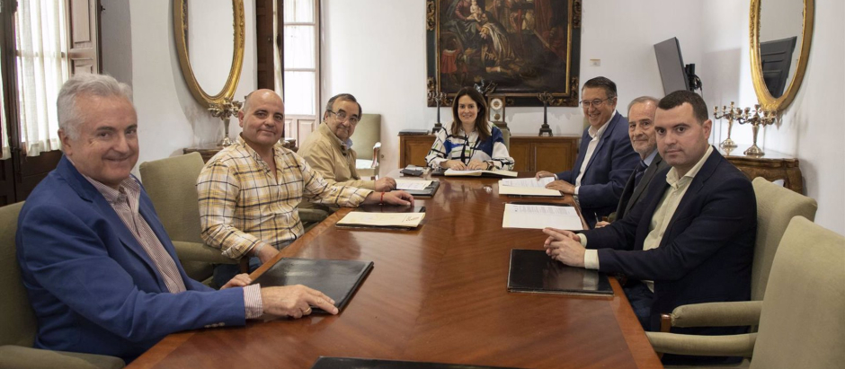 Firma de convenios de colaboración entre el Patronato Provincial de Turismo de la Diputación de Córdoba y ayuntamientos y asociaciones