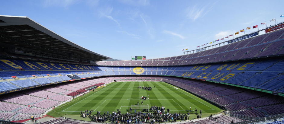 Aspecto del Camp Nou este lunes, cuando se oficializó el fin del estadio tal y como lo entendemos