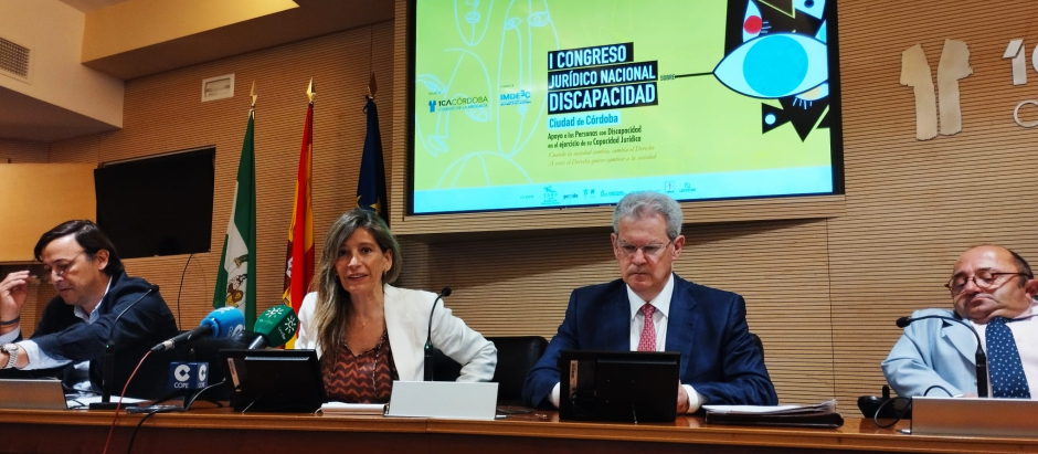 Gonzalo Esparza, Cristina López, Fernando Santos e Isidoro Cubero, durante la presentación del primer Congreso Jurídico Nacional sobre Discapacidad Ciudad de Córdoba