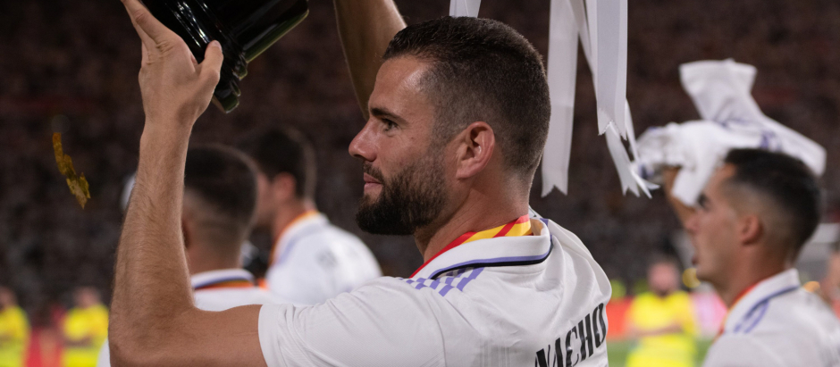 Nacho Fernández medita si continuar en el Real Madrid, el equipo de su vida