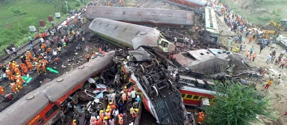 En el accidente han resultado implicados tres trenes que contabilizaban una quincena de vagones