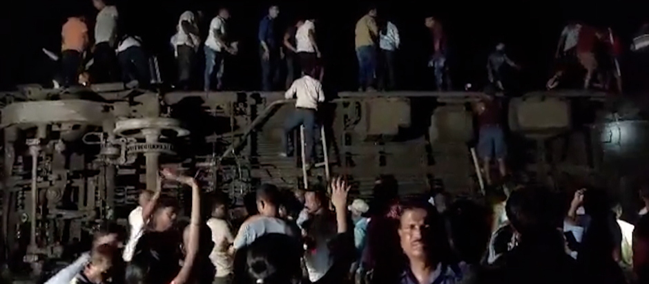 Comienzan las primeras investigaciones achacan el accidente de tren en India a un error humano