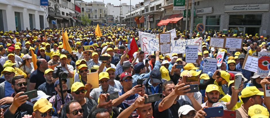 Members of Morocco's Democratic Confederation of Labour (CDT) trade union attend a demonstration in Casablanca on June 4, 2023, to denounce the deterioration of the social and economic situation in the country. (Photo by AFP)
