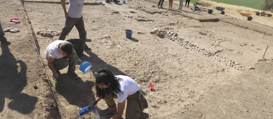 El equipo arqueológico durante las excavaciones en el Cerro Macareno en Sevilla