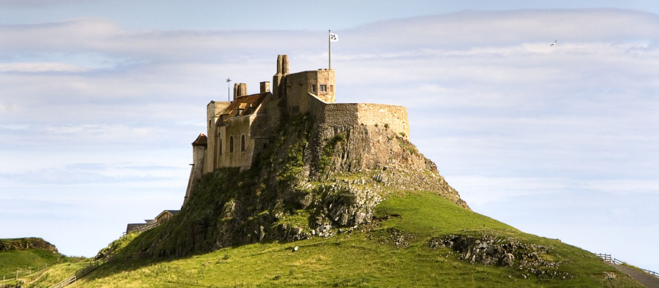 Castillo de Lindisfarne en la isla Santa