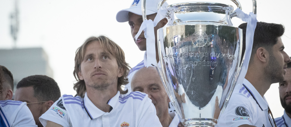 Arabia Saudí vuelve con fuerza para fichar a Luka Modric, que medita si seguir o no en Madrid