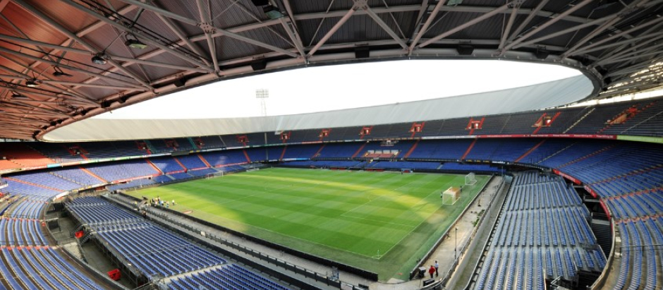 El estadio De Kuip está situado en Rotterdam (Países Bajos)