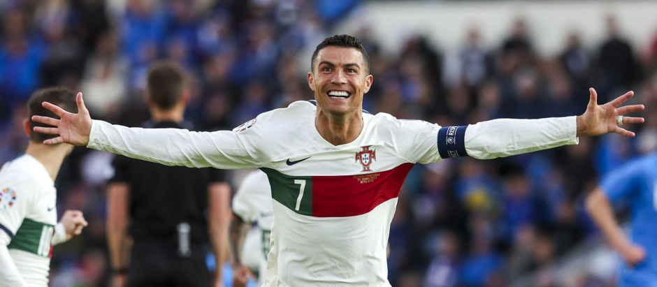 Cristiano Ronaldo celebra un gol con Portugal en su partido número 200