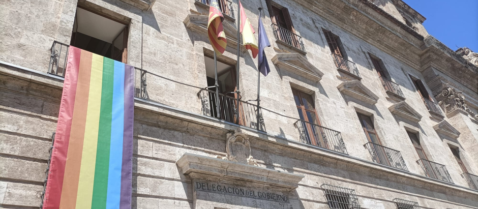 Bandera LGTBI en la Delegación del Gobierno en la Comunidad Valenciana