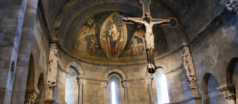 Detalle del ábside de Fuentidueña y las pinturas de San Joan de Tredós