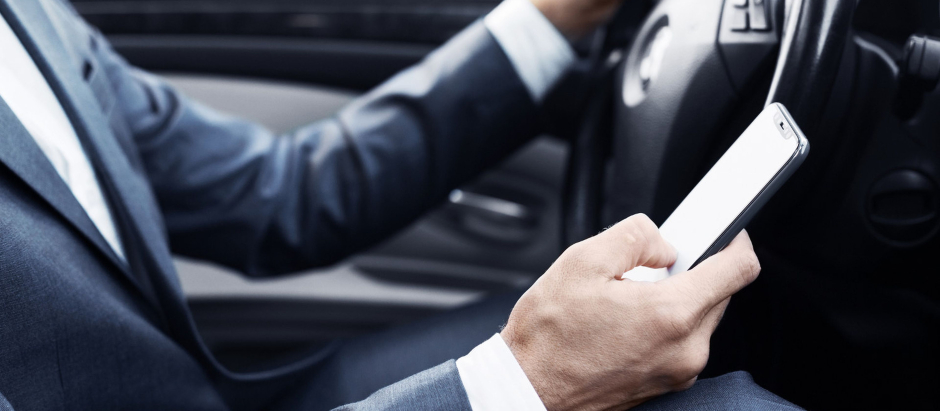 El uso del móvil es una de las mayores infracciones al volante