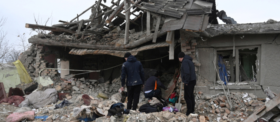 Imagen de archivo de varias casas fueron destruidas cerca de Leópolis, al oeste de Ucrania