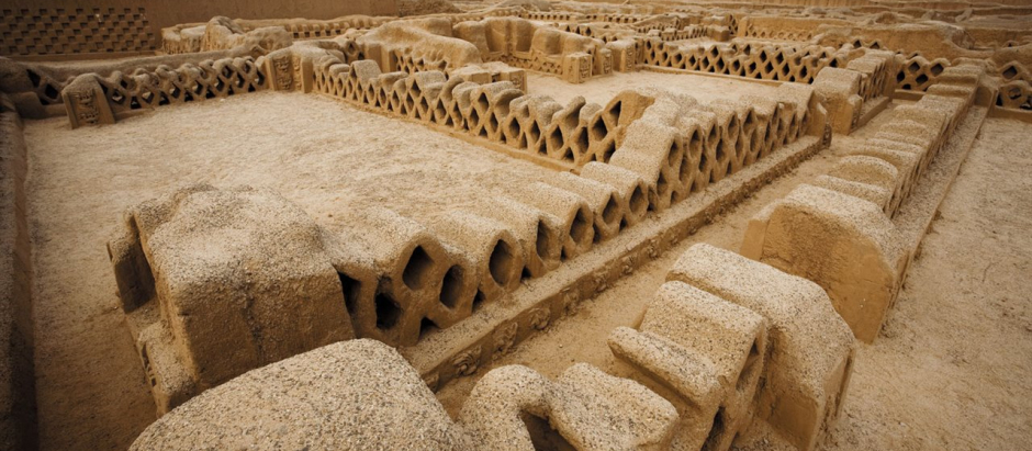 Panorámica del sitio arqueológico de Chan Chan, la gran ciudad chimú de barro
