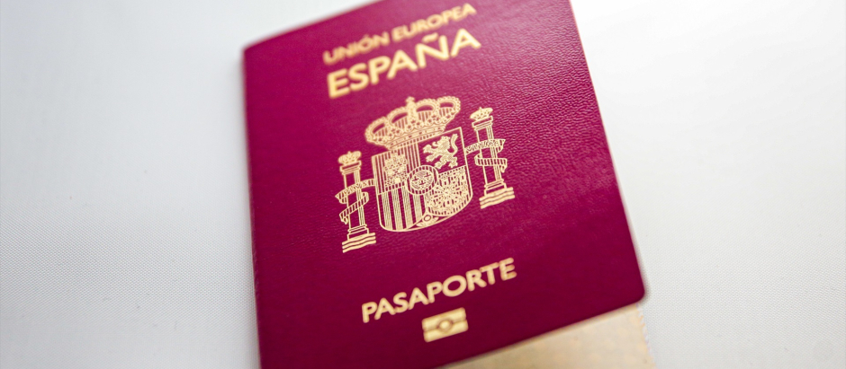 Un pasaporte español sobre una mesa.
09 enero 2020, VIAJE, TURISMO, PASAPORTE, VISADO,
Ricardo Rubio / Europa Press
(Foto de ARCHIVO)
09/1/2020