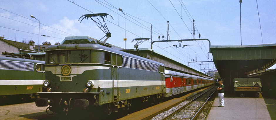 El TEE "Catalan Talgo" esperando para salir de la estación de Geneve-Cornavin en 1979