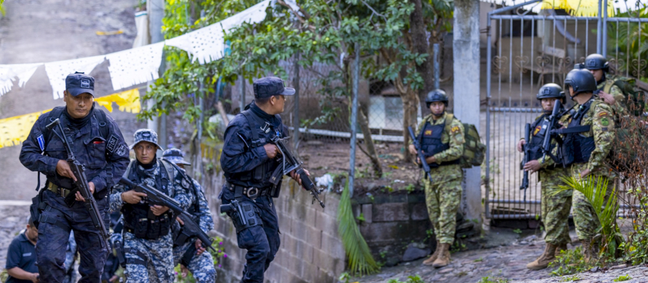 Soldados desplegados en el departamento de Cabañas, El Salvador
