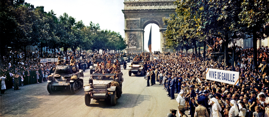 Desfile de la 2.ª División Blindada del general Leclerc por los Campos Elíseos de París el 26 de agosto de 1944