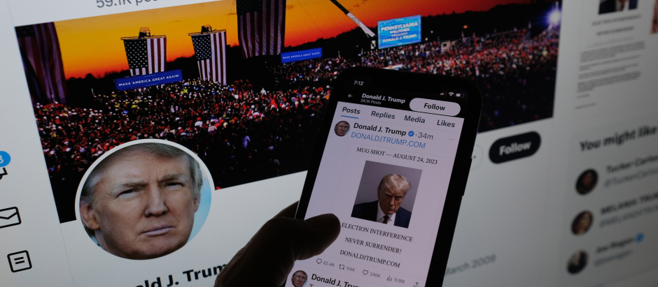 Imagen del perfil de Twitter de Donald Trump con la publicación de su ficha policial