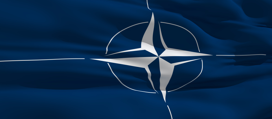 Bandera de la OTAN, institución que se encarga de la defensa de Europa