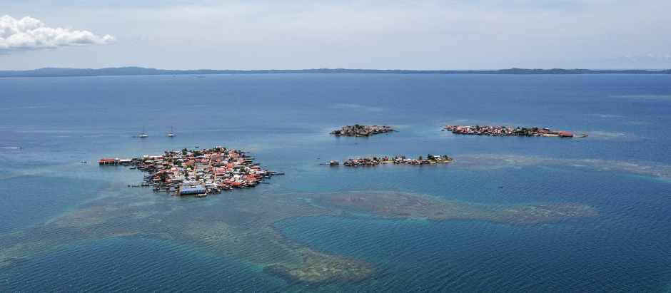 Vista aérea de las islas de Carti Sugtupu, Carti Yandup y Carti Tupile, en la Comarca Indígena Guna Yala, Panamá