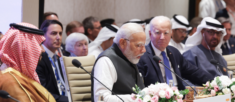 El primer ministro de India, Narendra Modi junto a Joe Biden en la cumbre del G20
