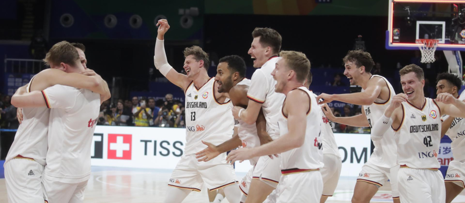 Los jugadores de Alemania celebran tras ganar el Mundial de baloncesto