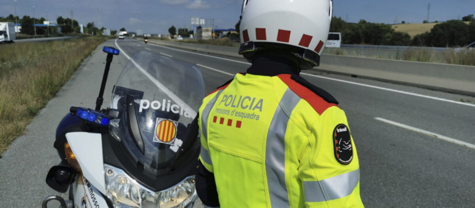 Los Mossos d'Esquadra patrullan en las carreteras catalanas