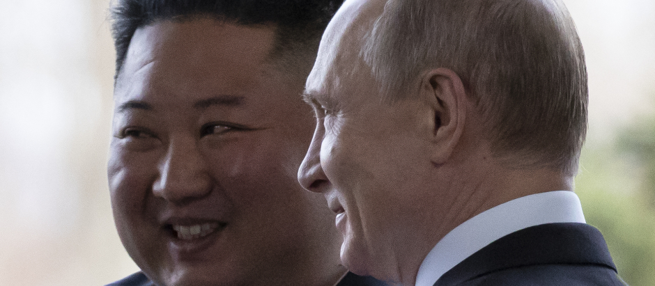 (FILES) Russian President Vladimir Putin welcomes North Korean leader Kim Jong Un prior to their talks at the Far Eastern Federal University campus on Russky island in the far-eastern Russian port of Vladivostok on April 25, 2019. North Korea's leader Kim Jong Un departed Pyongyang on September 12, 2023 on a train to Russia where he is due to hold a rare meeting with President Vladimir Putin, state media reported early September 12, 2023. (Photo by Alexander Zemlianichenko / POOL / AFP)