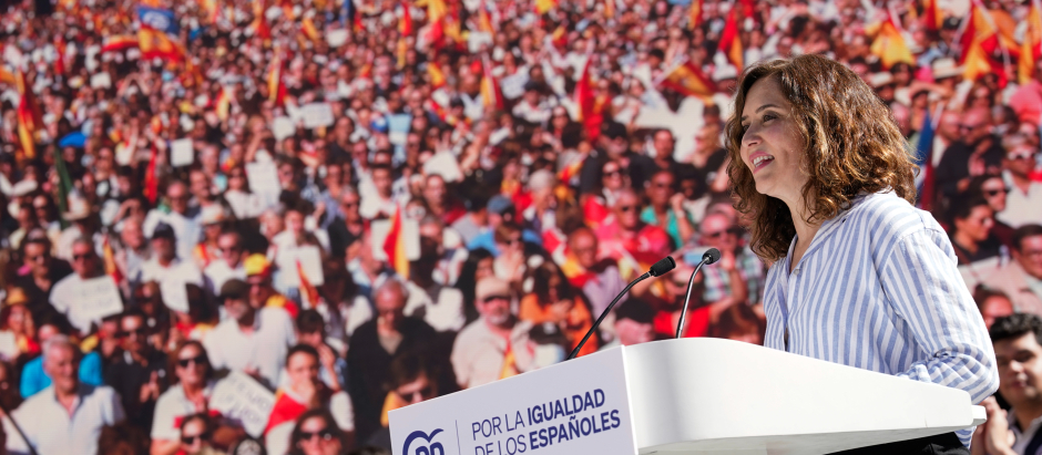 La presidenta de la Comunidad de Madrid, Isabel Díaz Ayuso, durante la manifestación