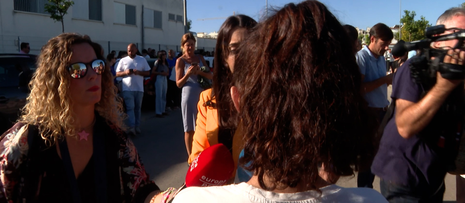 Los estudiantes y familiares cuentan lo sucedido tras el apuñalamiento de un compañero en Jerez