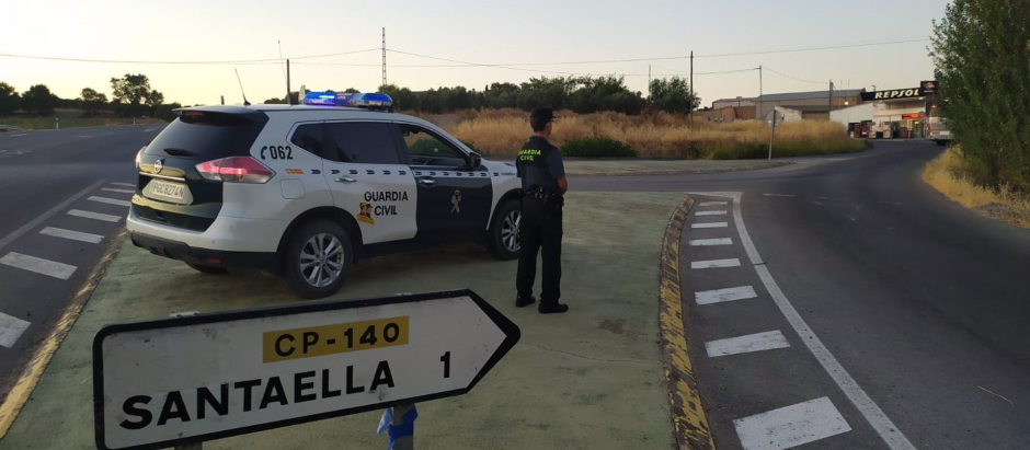 Una patrulla de la Guardia Civil en Santaella