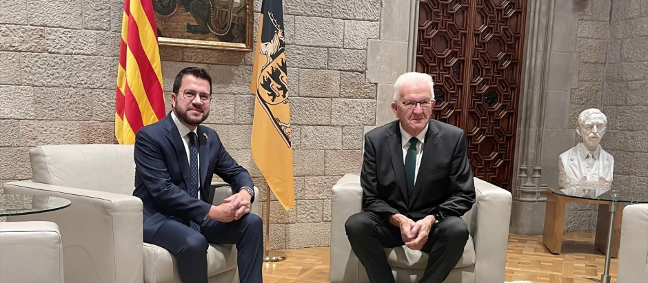 06 October 2023, Spain, Barcelona: Baden-Wuerttemberg's Minister President Winfried Kretschmann (R) is received by Catalonia's regional president Pere Aragones for talks in Barcelona. Photo: David Nau/dpa
06/10/2023 ONLY FOR USE IN SPAIN