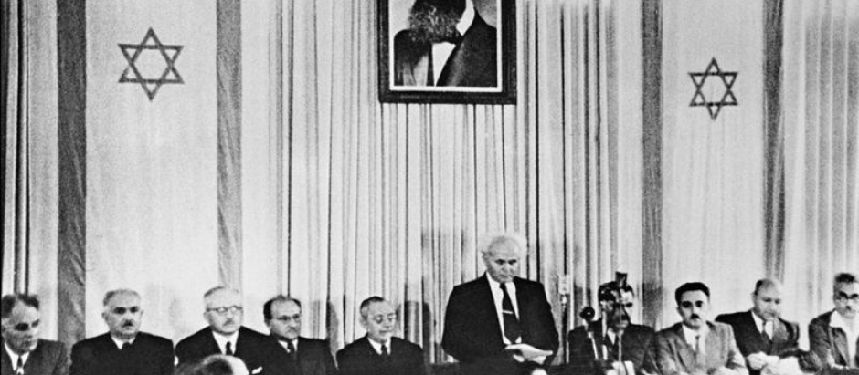 El primer primer ministro israelí, David Ben-Gurion, en la proclamación oficial del Estado de Israel, el 14 de mayo de 1948, en Tel Aviv