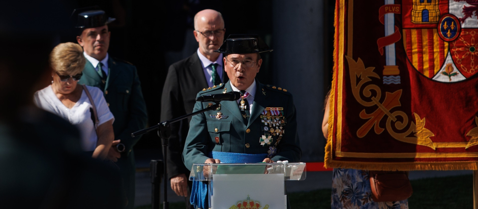 El Coronel Jefe de la Comandancia de Madrid, Diego Pérez de los Cobos, interviene durante la celebración en honor a su Patrona ‘La Virgen del Pilar’, en la Plaza del Ayuntamiento de Tres Cantos, a 12 de octubre de 2023, en Tres Cantos, Madrid (España). La Comandancia de la Guardia Civil de Madrid ha vuelto a celebrar el tradicional acto en honor a su patrona, la Virgen del Pilar con una parada militar y la entrega de reconocimientos. El encuentro ha coincidido con el acto solemne de homenaje a la Bandera Nacional y el desfile militar presidido por los Reyes y la Princesa de Asturias.
12 OCTUBRE 2023;MADRID;GUARDIA CIVIL;PATRONA;VIRGEN DEL PILAR
Alejandro Martínez Vélez / Europa Press
12/10/2023