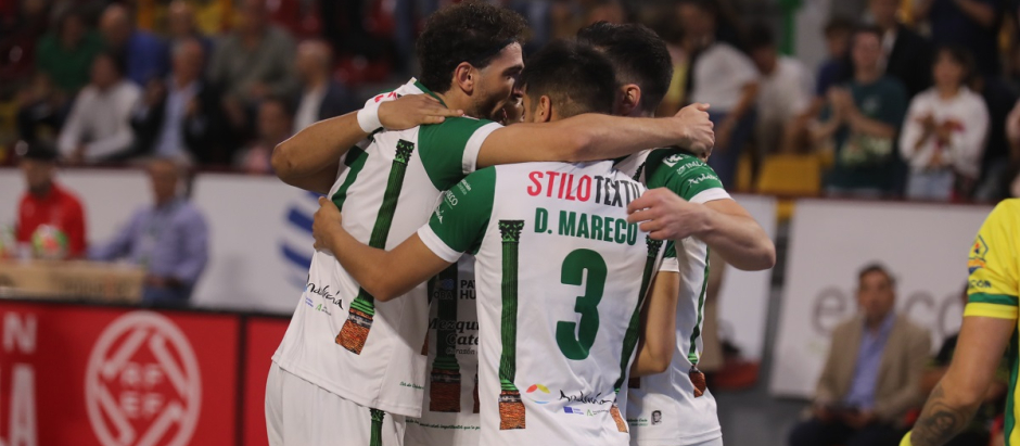 Los jugadores del Córdoba Patrimonio celebran uno de los goles marcados al Jaén