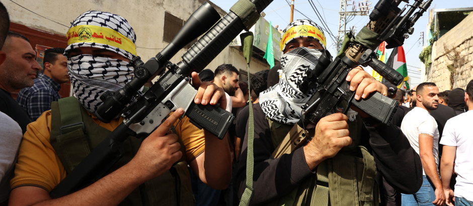 Combatientes palestinos al oeste de la ciudad de Naplusa, en Cisjordania