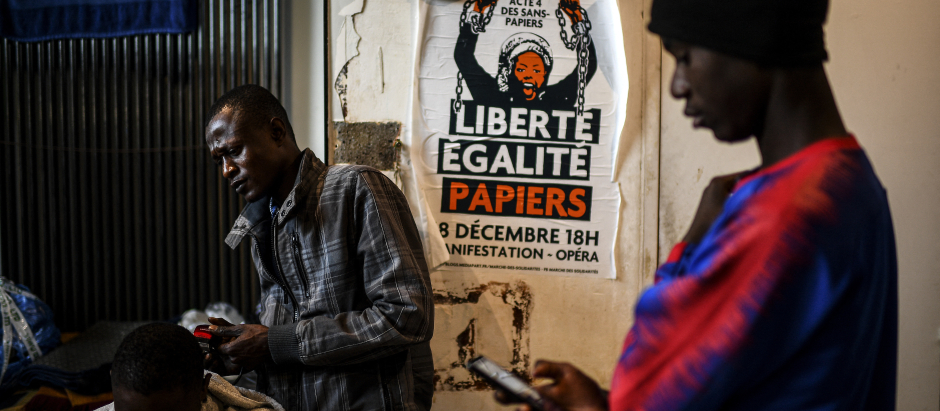Inmigrantes africanos en Montreuil, un suburbio de París