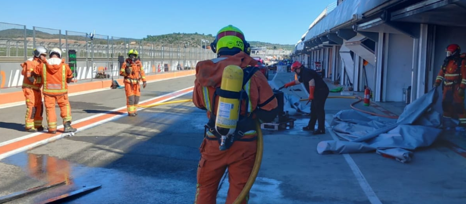 Los bomberos se sirvieron de una manta térmica y utilizaron trajes con respiración autónoma