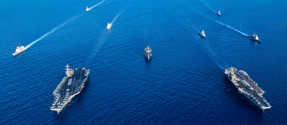 Los portaaviones USS Dwight D. Eisenhower y Gerald R. Ford, juntos en el Mediterráneo