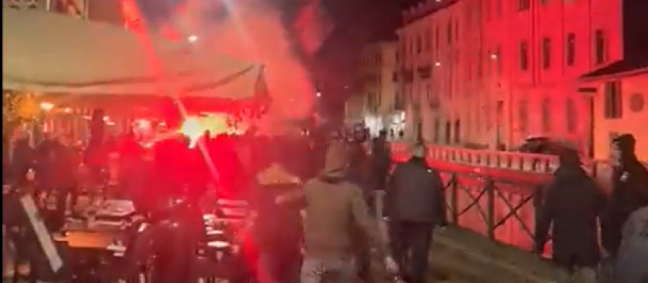 Enfrentamientos entre ultras del PSG y Milan en la ciudad italiana