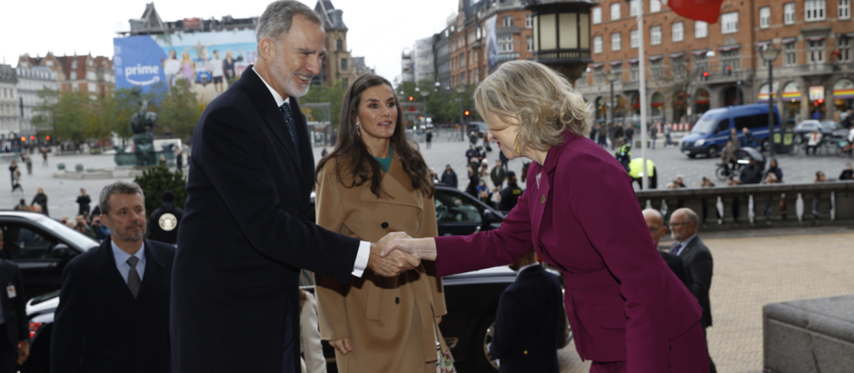 Los Reyes son recibidos por la alcaldesa de Copenague, Sophie Hæstorp Andersen