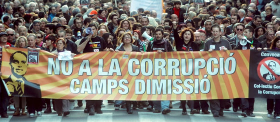 Manifestación de Compromís contra Francisco Camps en 2011, cuando los nacionalistas estaban en la oposición