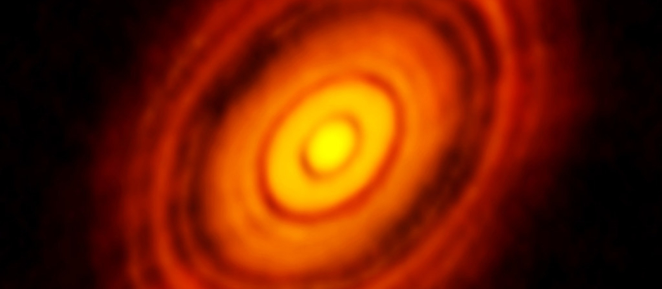 Disco protoplanetario alrededor de la joven estrella HL Tauri