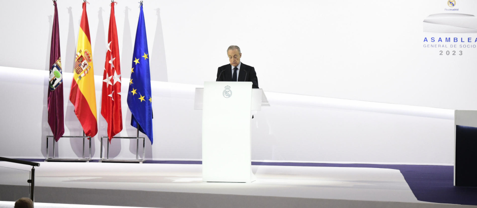 Florentino Pérez, durante su discurso en la Asamblea de socios compromisarios del Real Madrid