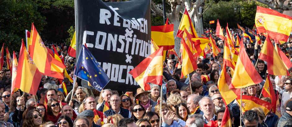 EN Logroño, la manifestación ha congregado este domingo a más de 25.000 personas en el céntrico paseo del Espolón.