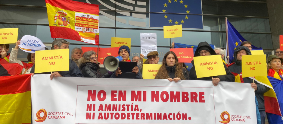 Pancarta contra la amnistía en Bruselas
