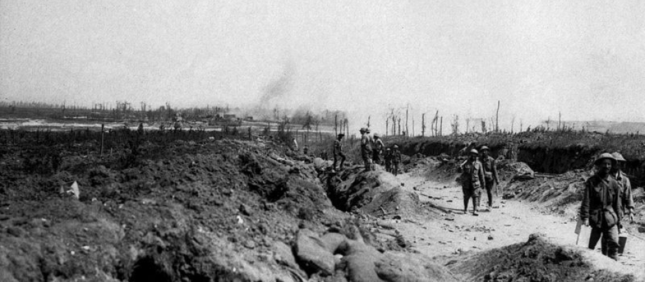 Soldados ingleses en el camino a Pozières, al noreste del Somme, agosto de 1916