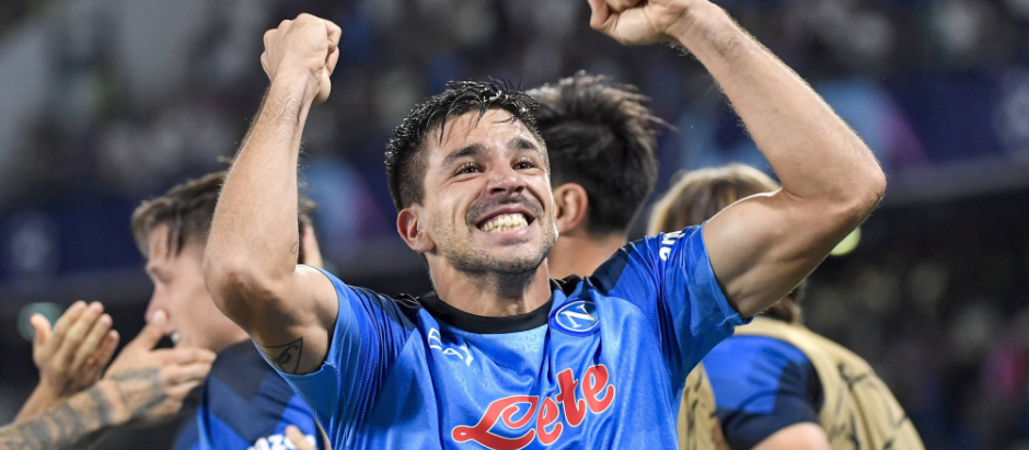 Giovanni celebra un gol con el Nápoles
