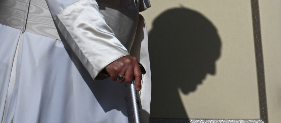 La sombra del Papa en su silla a su llegada a la audiencia general del pasado 27 de septiembre