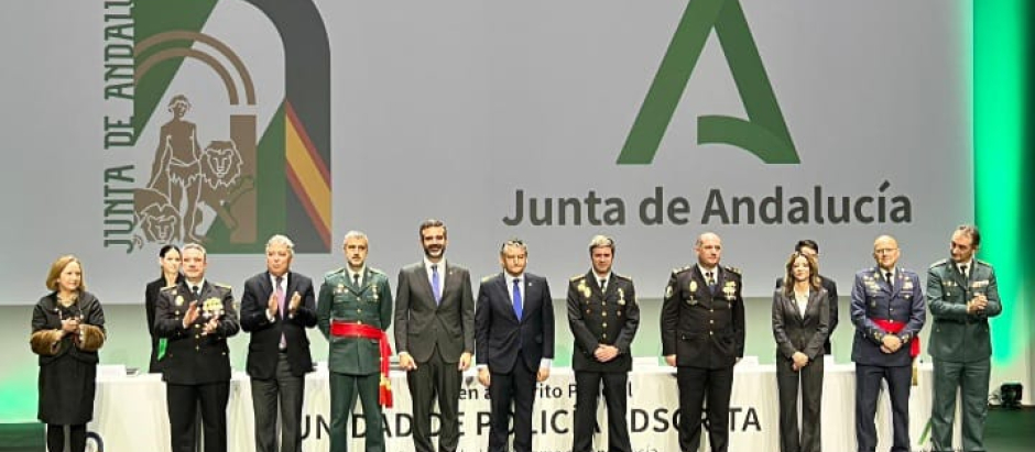 Acto de entrega de las condecoraciones a la Unidad de Policía Adscrita a la Comunidad Autónoma de Andalucía